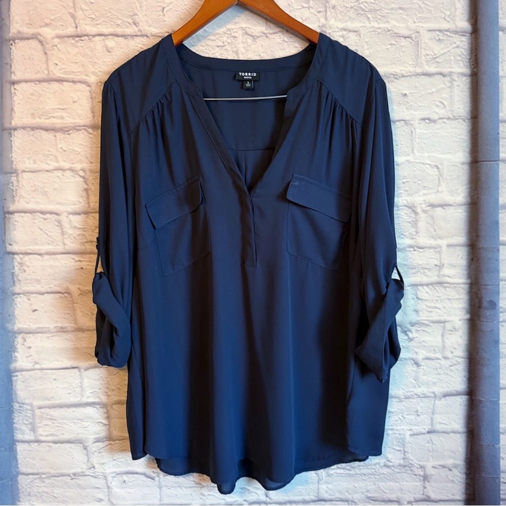 Torrid Harper Navy Blue Top 3/4-Length Tab Sleeves 3X